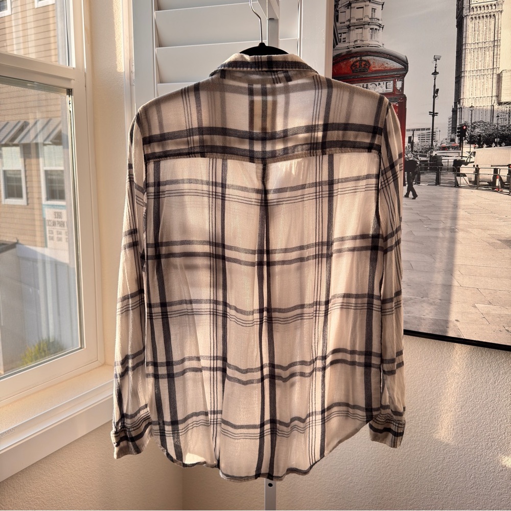 American Eagle. Women's Classic Plaid Button Down Shirt - Picture 5 of 7